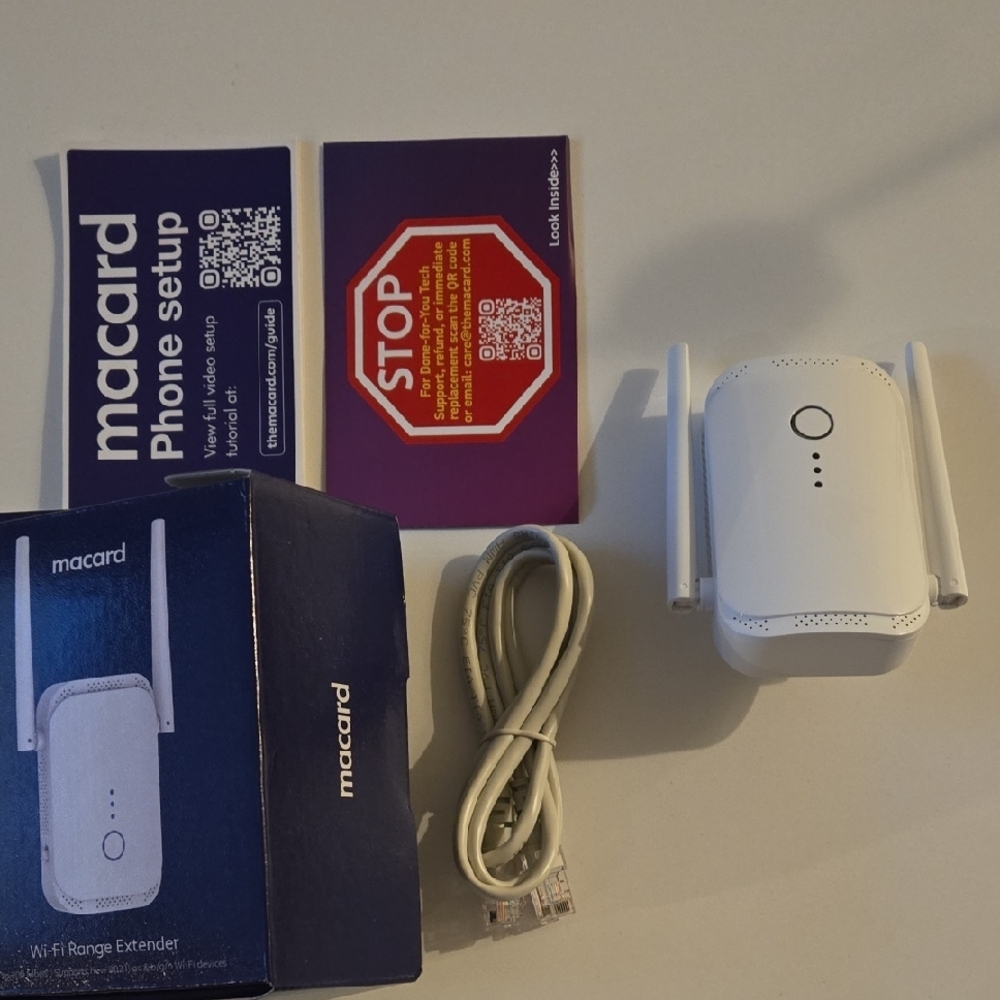 White Wi-Fi Range Extender - Picture 2 of 7
